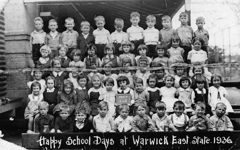 800px-StateLibQld_2_178919_Happy_school_days_at_Warwick_East_State_School,_1936