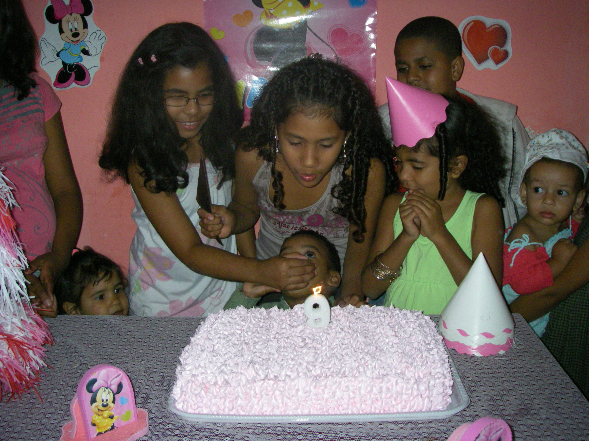 バースデーケーキ 最初の一切れは 一番大切な人 へ 世界のお誕生日事情 ブラジル 誕生日プレゼント Birthdays 誕生日ポータル One Birthdays