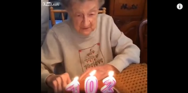 FireShot Capture 334 - おばあちゃん102歳の誕生日 - YouTube - https___www.youtube.com_watch_v=0MlNv1DYZVc