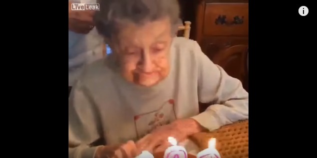 FireShot Capture 335 - おばあちゃん102歳の誕生日 - YouTube - https___www.youtube.com_watch_v=0MlNv1DYZVc