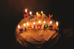 誕生日ケーキのプレートになんて書く？面白いメッセージを書いてお祝いしよう！