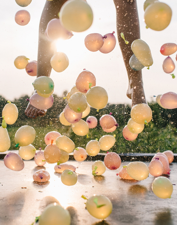 夏男の誕生日は太陽の下で！懐かしい水風船で子どものようにゲームパーティー