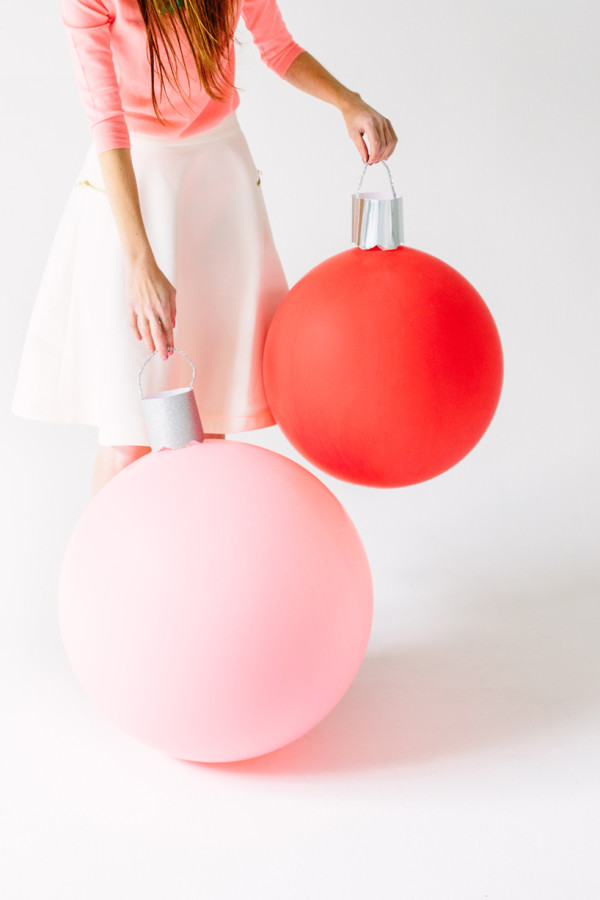 diy-giant-ornament-balloons-600x900