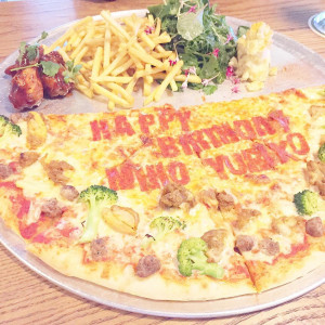 大阪にもあった！バースデーケーキならぬバースデーピザで友達をお祝い♡