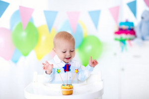 １歳の誕生日は、家族でお出かけ！バースデー特典のあるお得なスポットを紹介